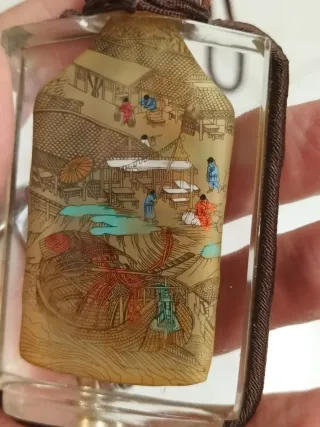 Bottiglietta antica in vetro decorata a mano