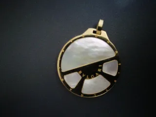 Colgante Bulgari plaque Or y Madreperla