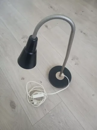 Lámpara de escritorio flexible negra