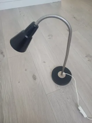 Lámpara de escritorio flexible negra