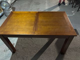 Mesa de comedor de madera