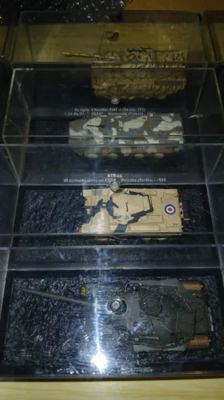 Collezione di 18 Carri Armati Militari