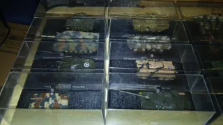 Collezione di 18 Carri Armati Militari