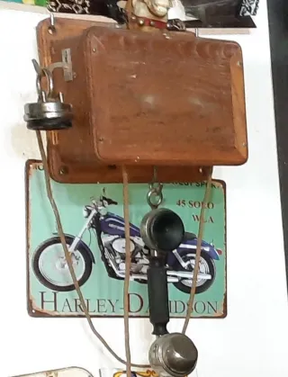 Teléfono antiguo madera