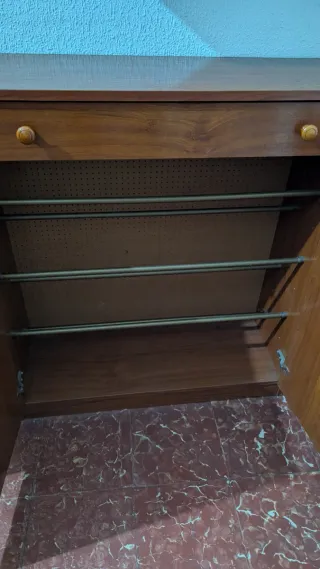 Mueble zapatero de madera con cajón superior