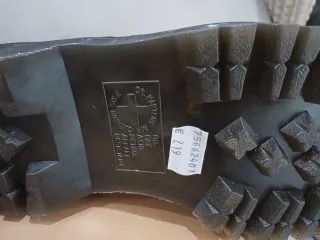 BOTAS DR. MARTENS. Número 37. SIN ESTRENAR