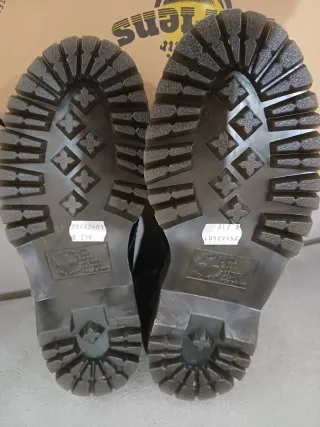 BOTAS DR. MARTENS. Número 37. SIN ESTRENAR