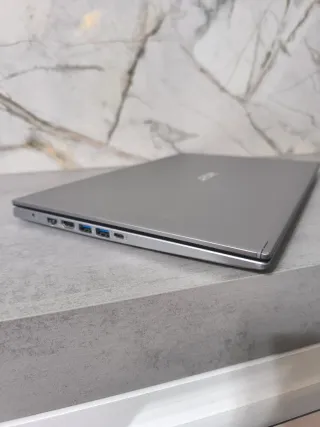 Acer i5 11Gen 12GB RAM Plata