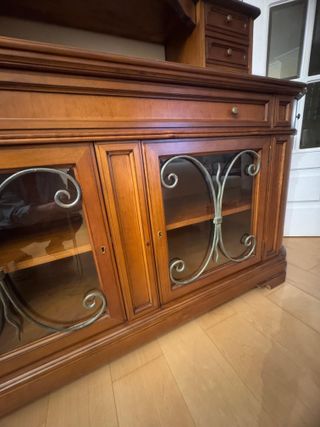 Mueble vajillero madera maciza clásico