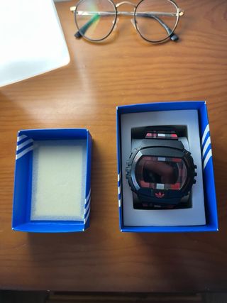 Reloj Adidas Negro y Rojo
