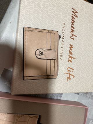 Billetera y cartera beige