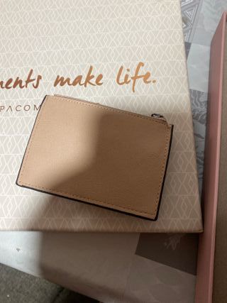Billetera y cartera beige