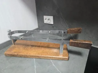 Jamonero de madera y metal