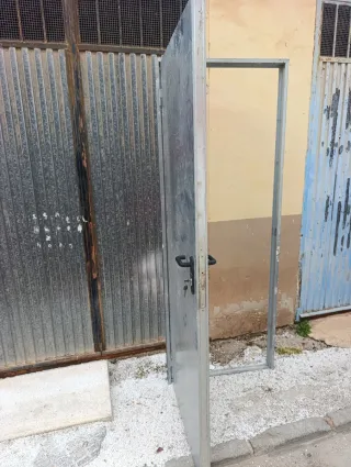 Puerta de hierro 80x208 cm