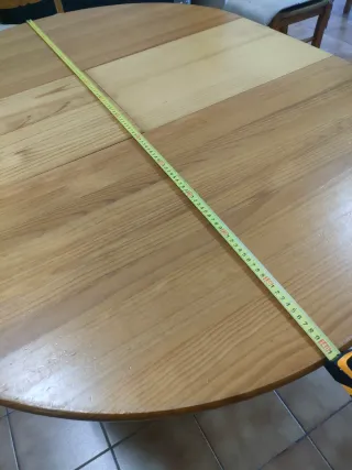 Mesa redonda de madera maciza