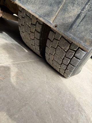 Camión grúa MAN F2000 6x2 eje elevable hiab 400