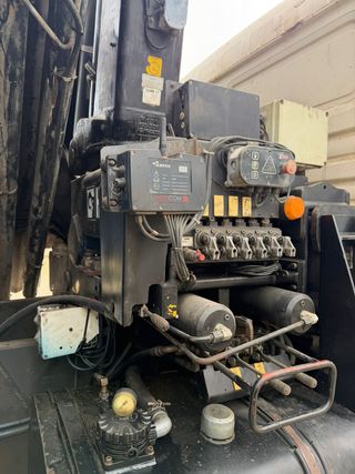 Camión grúa MAN F2000 6x2 eje elevable hiab 400