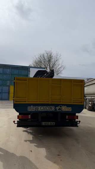 Camión grúa MAN F2000 6x2 eje elevable hiab 400