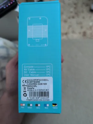 Consola portátil amarilla