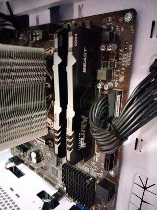 Ryzen 3700X + RX 6700 XT | PC Gaming