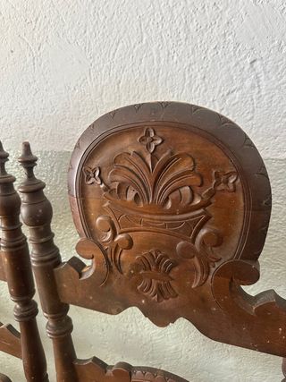 Juego de 4 sillas antiguas de madera