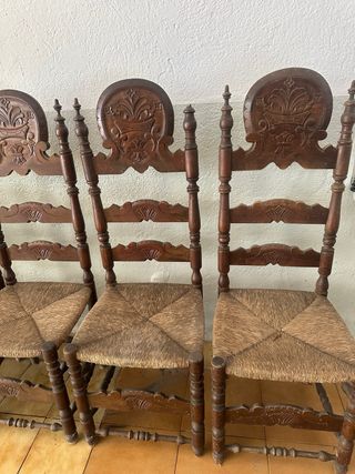 Juego de 4 sillas antiguas de madera