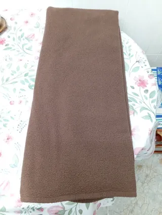 Manta polar marrón suave