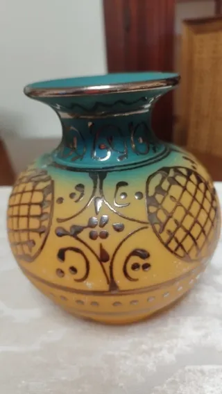 Jarrón de terracota decorado
