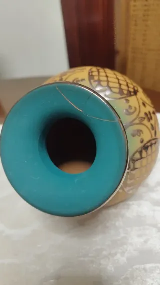 Jarrón de terracota decorado