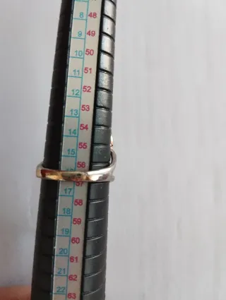 Anillo Maxi Plateado con Diseño Geométrico Rojo