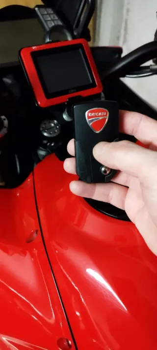 Ducati Multistrada 1200S Touring Roja