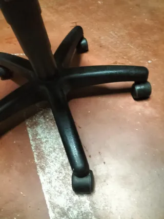 Taburete giratorio negro