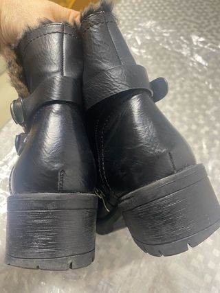 Botas negras con pelo