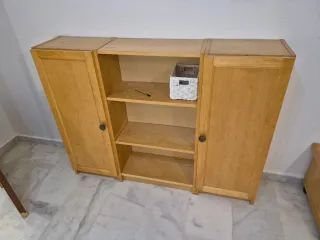 Mueble de madera maciza