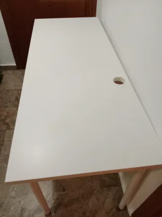 Escritorio Ikea Smastad con cajonera