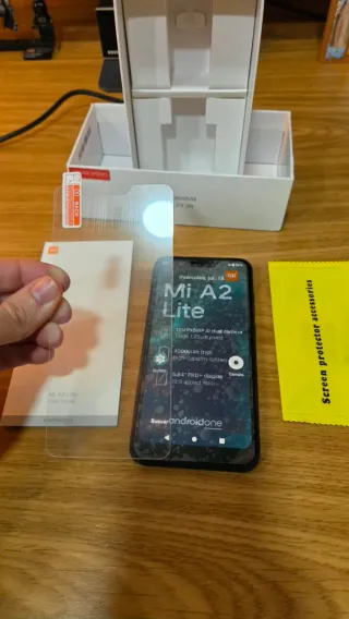 Nuevo Xiaomi Mi A2 Lite Negro 64GB con protector