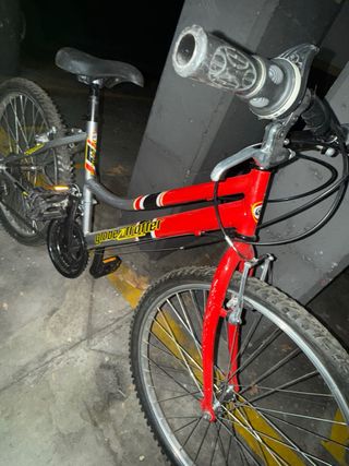 Vendo 2 Bicicleta de montaña roja