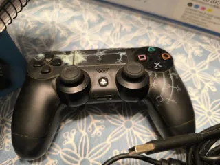 Consola PS4 con 2 mandos