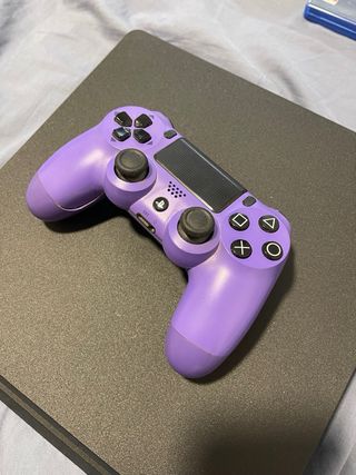 PS4 Slim 1TB + Mando Morado + 2 Juegos