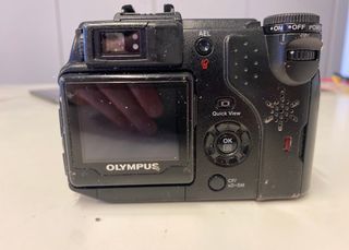 Cámara Olympus C-5050 Zoom Digital