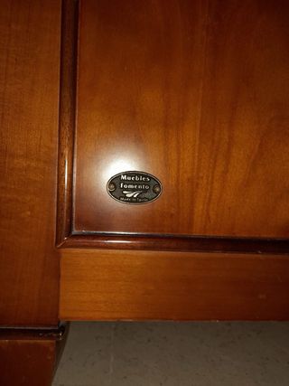 Dormitorio cerezo macizo fabricado en España.