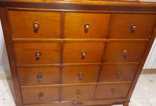 Dormitorio cerezo macizo fabricado en España.