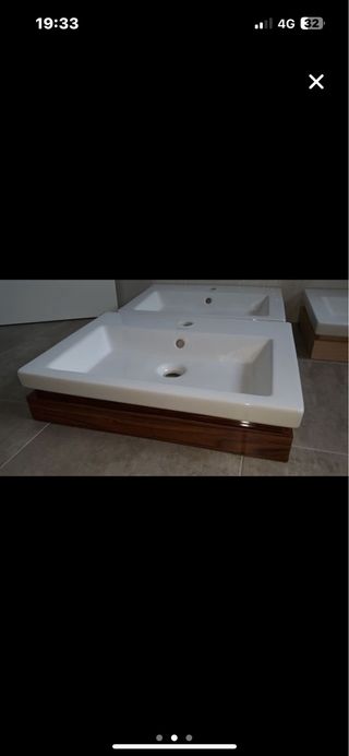 Lavabo de porcelana y madera