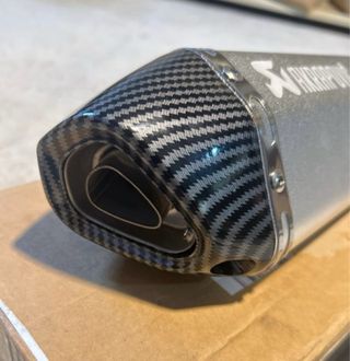 Silencioso Akrapovic Carbono y Plata