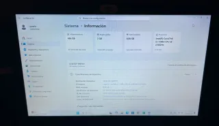 Ordenador portátil HP azul con logo dorado