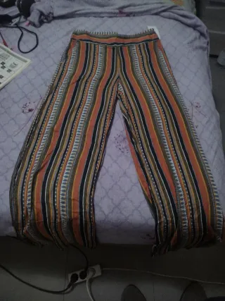 Pantalón ancho estampado talla 40