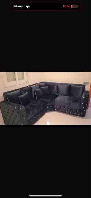 Sofá esquinero negro de terciopelo