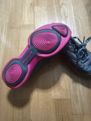 Tenis Reebok Easytone Gris y Rosa