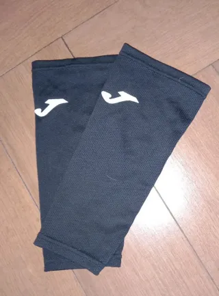 Espinilleras Joma Doradas y Negras