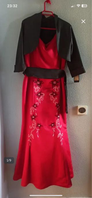 Vestido fiesta rojo con bolero negro